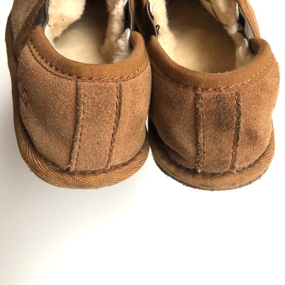 UGG Kids Romeo Suede Slippers Sherpa Lined Brown - Picture 9 of 10